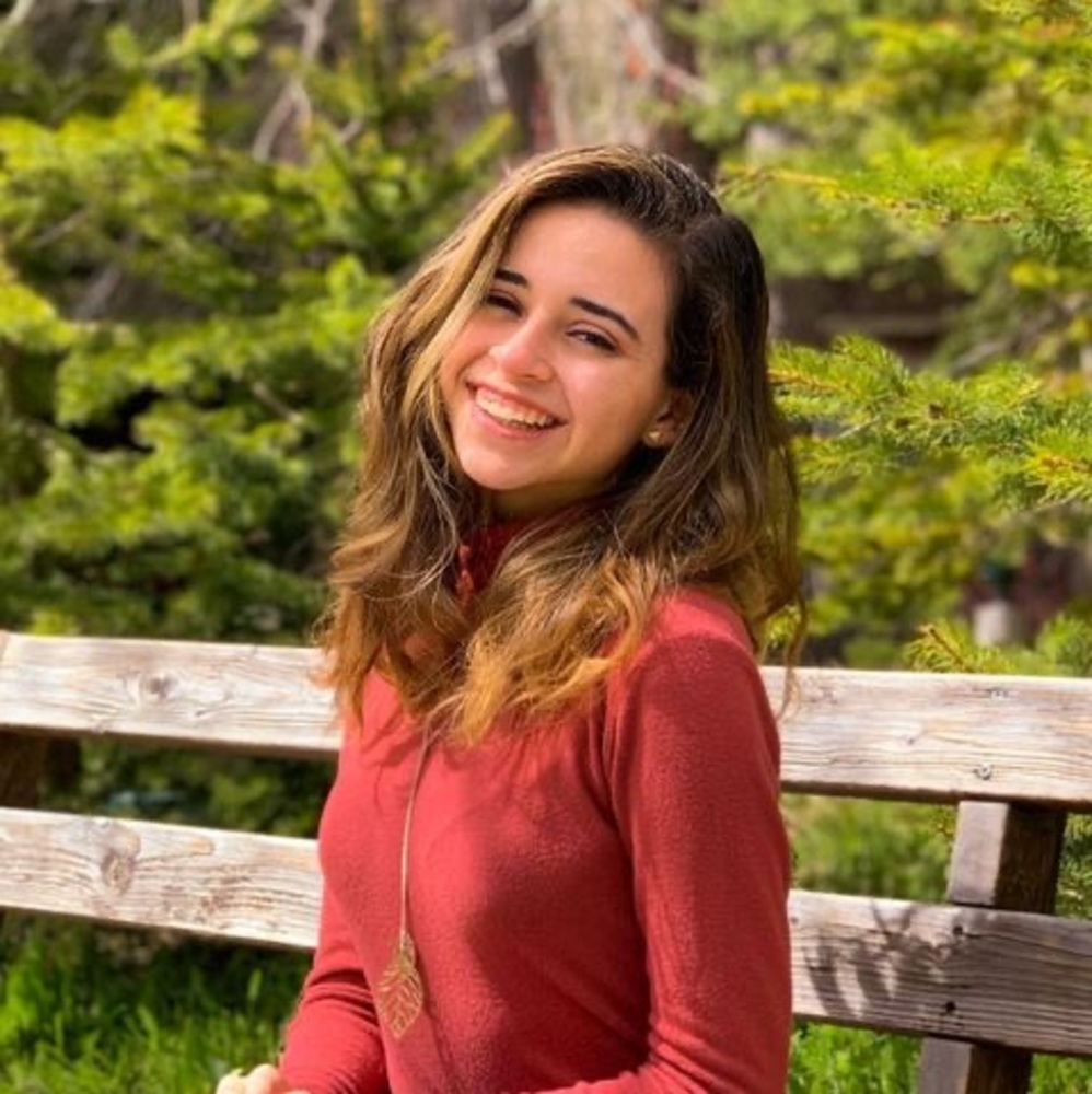 Meet your Posher, Leticia